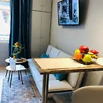 G&g Center Luxury Apartment *
